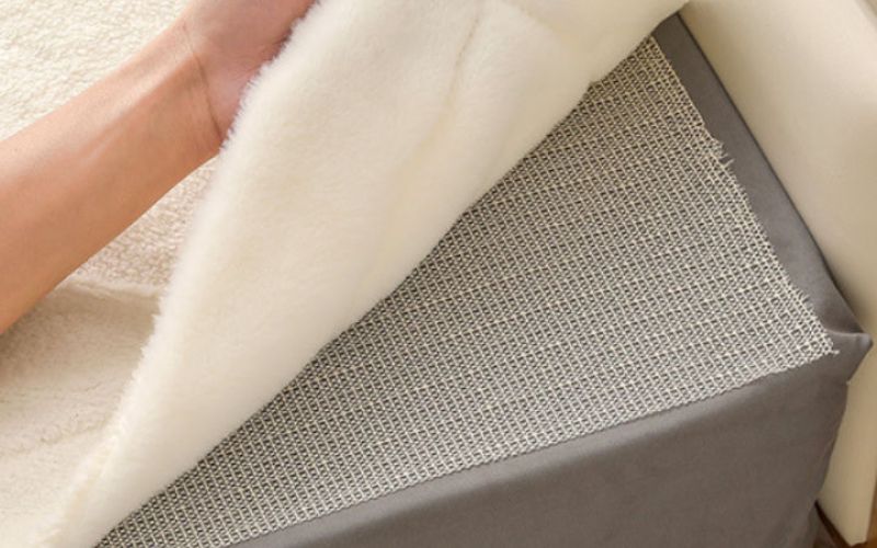 Miếng lót chống trượt cũng là một giải pháp khá hữu hiệu