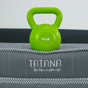 Bên hông nệm được may vải 3D Spacer ấm thoáng nhưng lại vô cùng thoáng mát