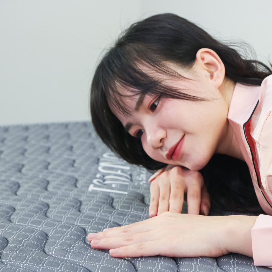 Áo nệm sử dụng vải gấm lạnh tinh xảo, đẹp mắt