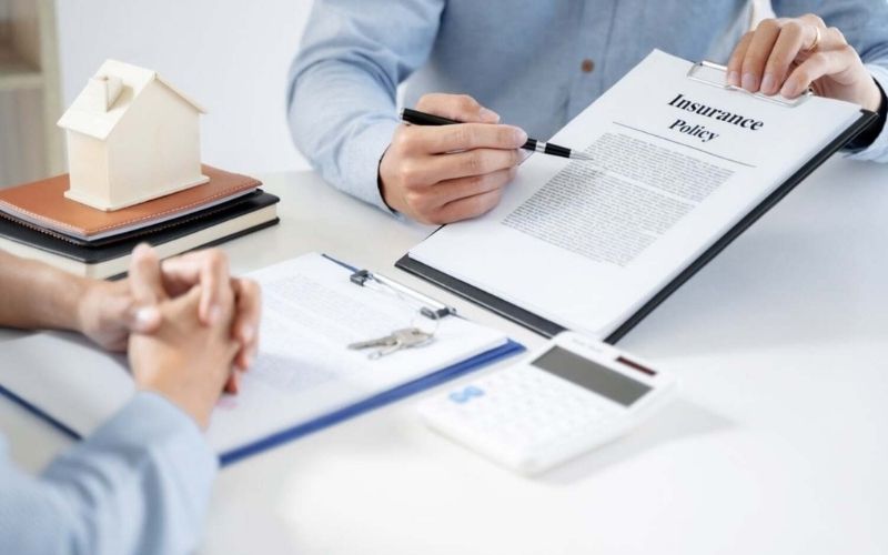 Hiểu rõ về các loại phí: Phí hồ sơ, phí bảo hiểm khoản vay.