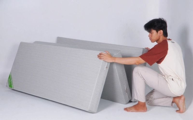 Nệm gấp 3 trả góp: Tiện lợi cho không gian nhỏ hẹp 2 Trọng lượng nhẹ, dễ dàng vệ sinh và di chuyển