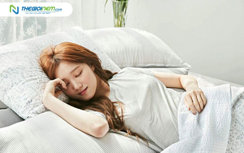 Người bị thoát vị đĩa đệm nên nằm nệm cứng hay nệm mềm? 2 nằm nệm cứng hay nệm mềm